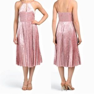NEW| Avec Les Filles Pleated Blush Velvet Dress